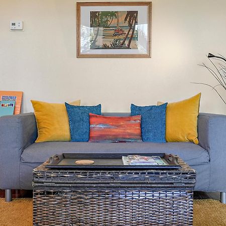 Wine-Dine-Sunshine Cozy Flat In The Heart Of Dtsp Villa St. Petersburg Exteriör bild