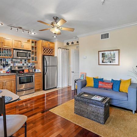 Wine-Dine-Sunshine Cozy Flat In The Heart Of Dtsp Villa St. Petersburg Exteriör bild