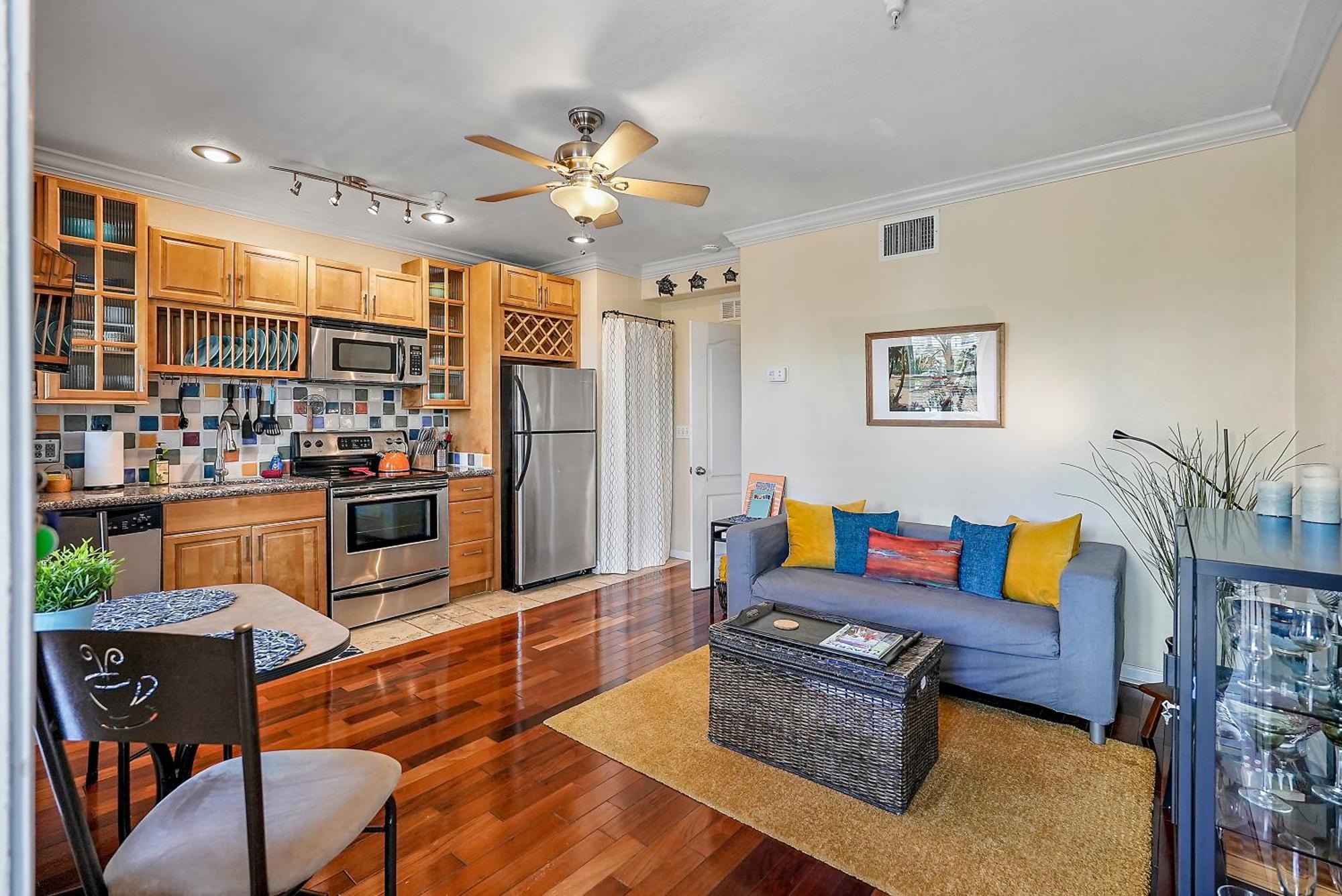 Wine-Dine-Sunshine Cozy Flat In The Heart Of Dtsp Villa St. Petersburg Exteriör bild