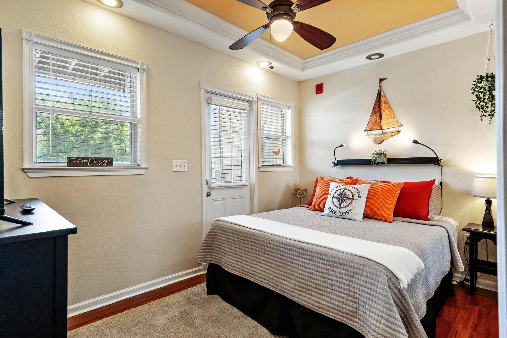 Wine-Dine-Sunshine Cozy Flat In The Heart Of Dtsp Villa St. Petersburg Exteriör bild
