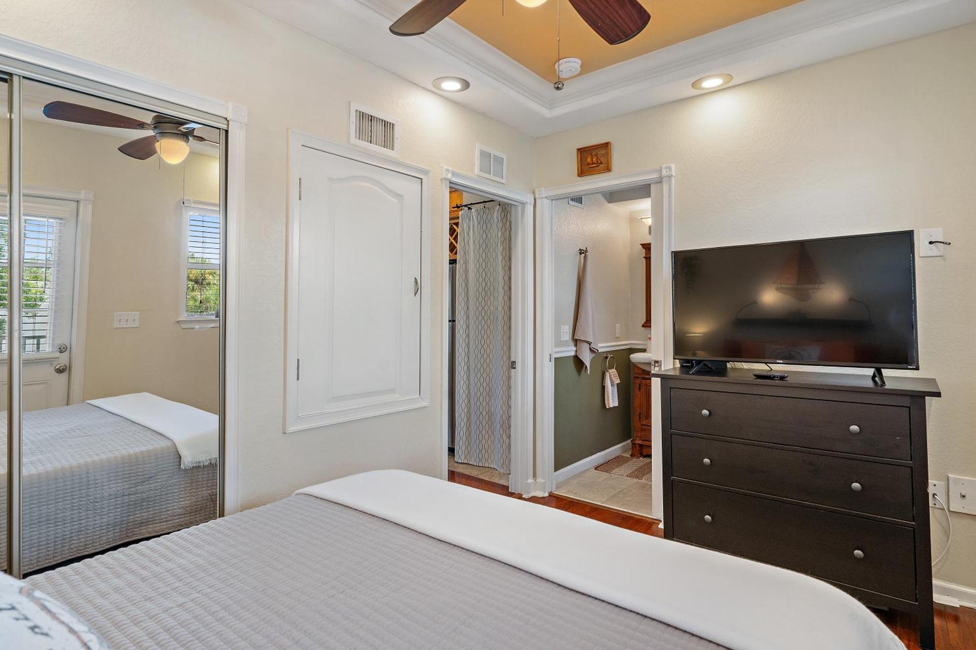 Wine-Dine-Sunshine Cozy Flat In The Heart Of Dtsp Villa St. Petersburg Exteriör bild