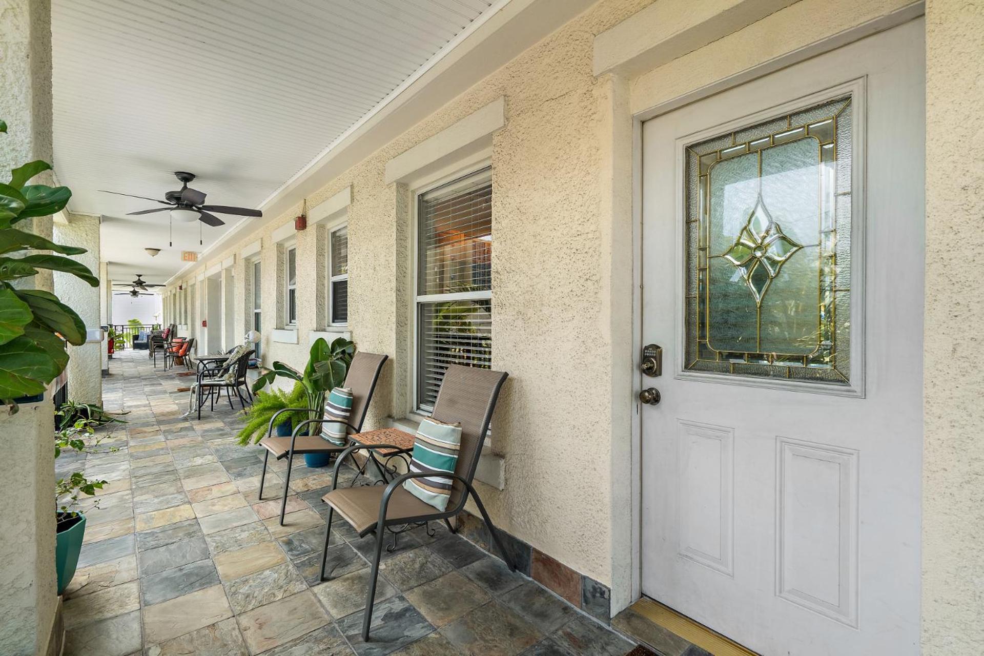 Wine-Dine-Sunshine Cozy Flat In The Heart Of Dtsp Villa St. Petersburg Exteriör bild